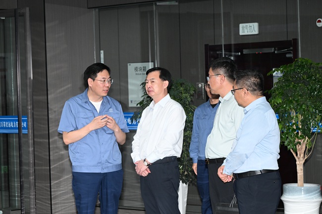 洛陽(yáng)市發(fā)改委黨組書(shū)記、主任關(guān)宇飛一行到萬(wàn)基控股集團調研