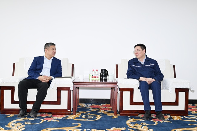 交通銀行洛陽(yáng)分行黨委書(shū)記、行長(zhǎng)齊延兵到萬(wàn)基控股集團(tuán)調(diào)研